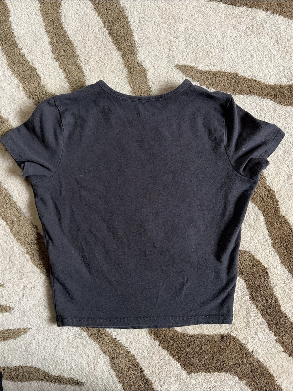 Hollister Graphic Baby Tee - Picture 6 of 6